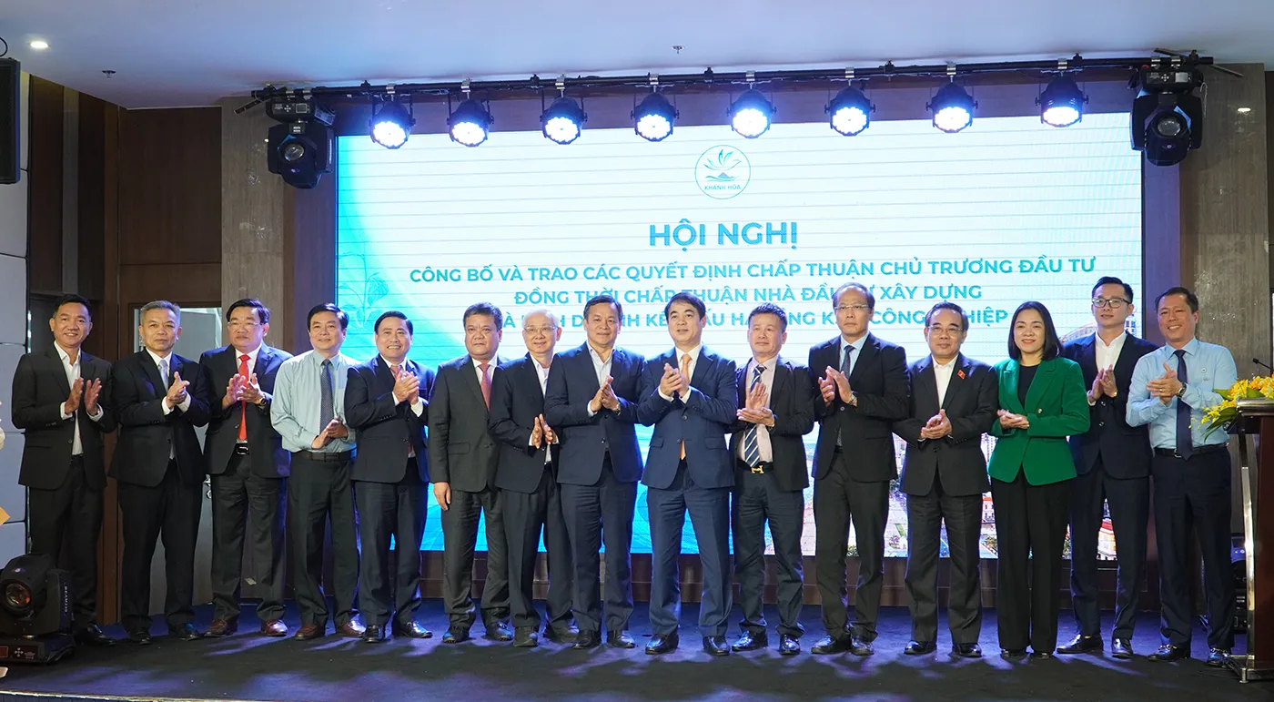 Khánh Hòa trao quyết định đầu tư 3 khu công nghiệp tổng vốn hơn 10.000 tỷ đồng