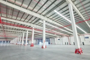 Giá thuê kho xưởng công nghiệp tăng dù nguồn cung dồi dào